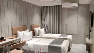 SILVER TWIN | Soundproofing, free WiFi, bed sheets, wheelchair access