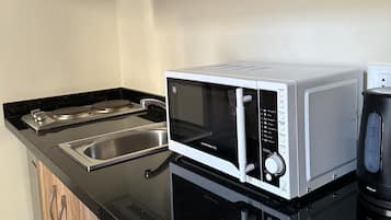 基本單人房 | 私人廚房 | 迷你雪櫃、微波爐、廚房用具/餐具/器皿