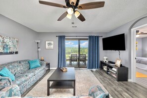 Smart TV, DVD player, books - Spacious 2BR/2BA – Ground Level, Near Attractions (Branson)