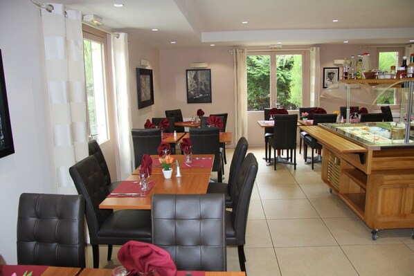 Unclassified image, 1 of 19, button - Logis L'hôtel Restaurant Verrières (Verrieres-le-Buisson)