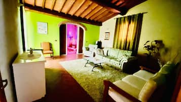 Fernseher, Tischtennisplatte