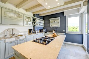 Fridge, microwave, oven, dishwasher - MGH Luxury - Villa Caterina (Salò)