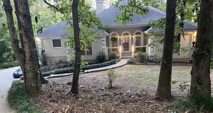 4 Bedrooms Secluded Oasis on 3 Acres 20minutes from Hartsfield Atlanta Airport