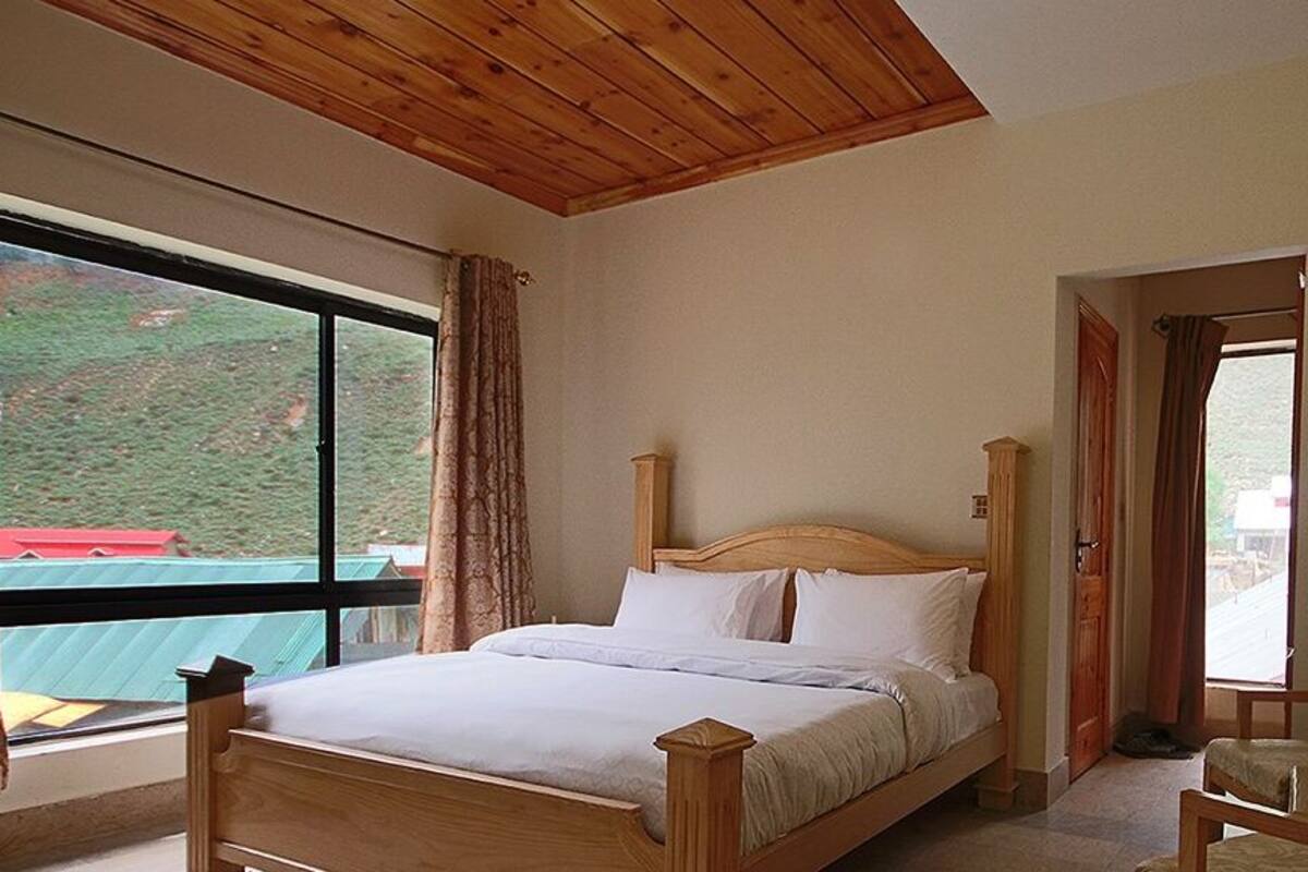 Deluxe Apartment | Free WiFi, bed sheets