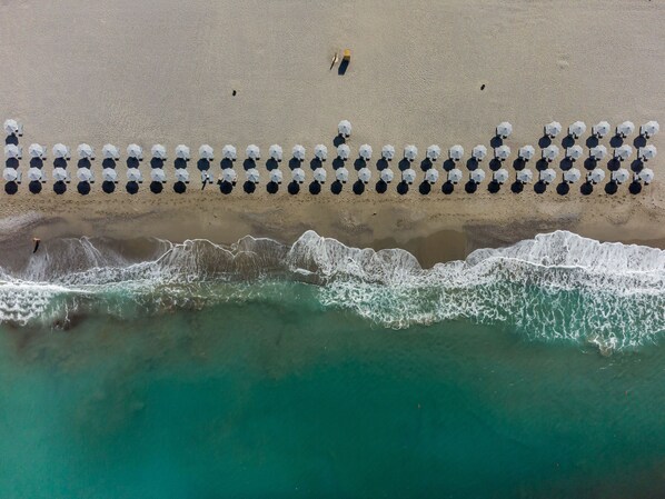 Beach nearby, sun-loungers, beach towels