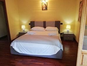 4 bedrooms, desk, iron/ironing board, free WiFi - CASA AROMATIQUE VILLA ITRI-SPERLONGA WITH PRIVATE POOL (ITRI)