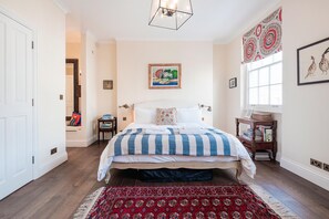 Deluxe Apartment (2 Bedrooms) | 2 bedrooms, premium bedding, desk, laptop workspace - Charming Pimlico Home Close to the River Thames by Underthedoormat (London)