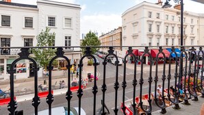 Unclassified image, 4 of 25, button - Charming Pimlico Home Close to the River Thames by Underthedoormat (London)