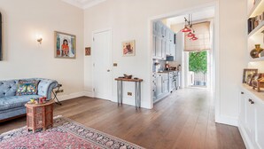 Unclassified image, 3 of 25, button - Charming Pimlico Home Close to the River Thames by Underthedoormat (London)