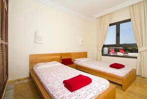 3 bedrooms, in-room safe, iron/ironing board, travel cot - Stunning 3 bed 2 bath Villa with Private heated Pool (Playa Blanca)