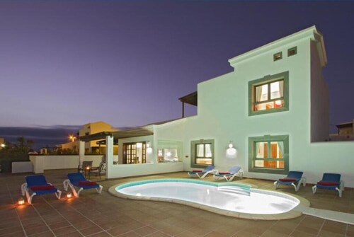 Stunning 3 bed 2 bath Villa with Private heated Pool