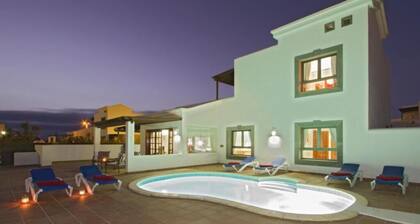Stunning 3 bed 2 bath Villa with Private heated Pool