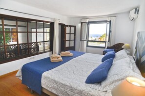 4 bedrooms, in-room safe, iron/ironing board, travel crib - Casa Villa Tara (Tías)