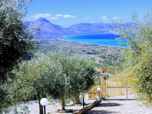 Green villa Cefalù sea view 3