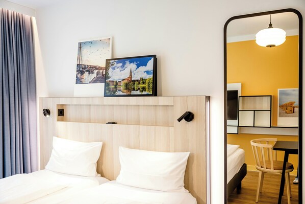 Habitación, 2 camas individuales | Ropa de cama hipoalergénica, cortinas blackout y ropa de cama
