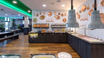 Tägliches Frühstücksbuffet (17 EUR pro Person)