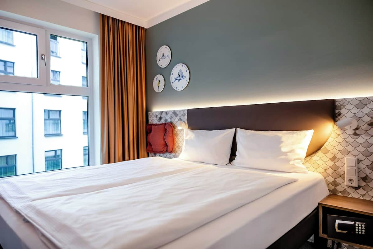 Standard Room, 1 Queen Bed | Hypo-allergenic bedding available, blackout drapes, bed sheets