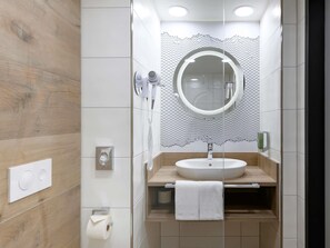 Shower, eco-friendly toiletries, towels, soap - Ibis Styles Kiel (Kiel)
