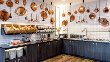 Tägliches Frühstücksbuffet gegen Gebühr