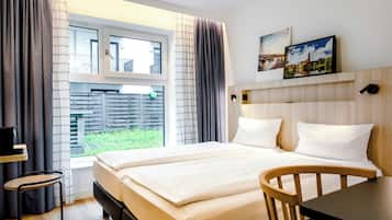 Kamer, 2 eenpersoonsbedden | Hypoallergeen beddengoed, verduisterende gordijnen, beddengoed