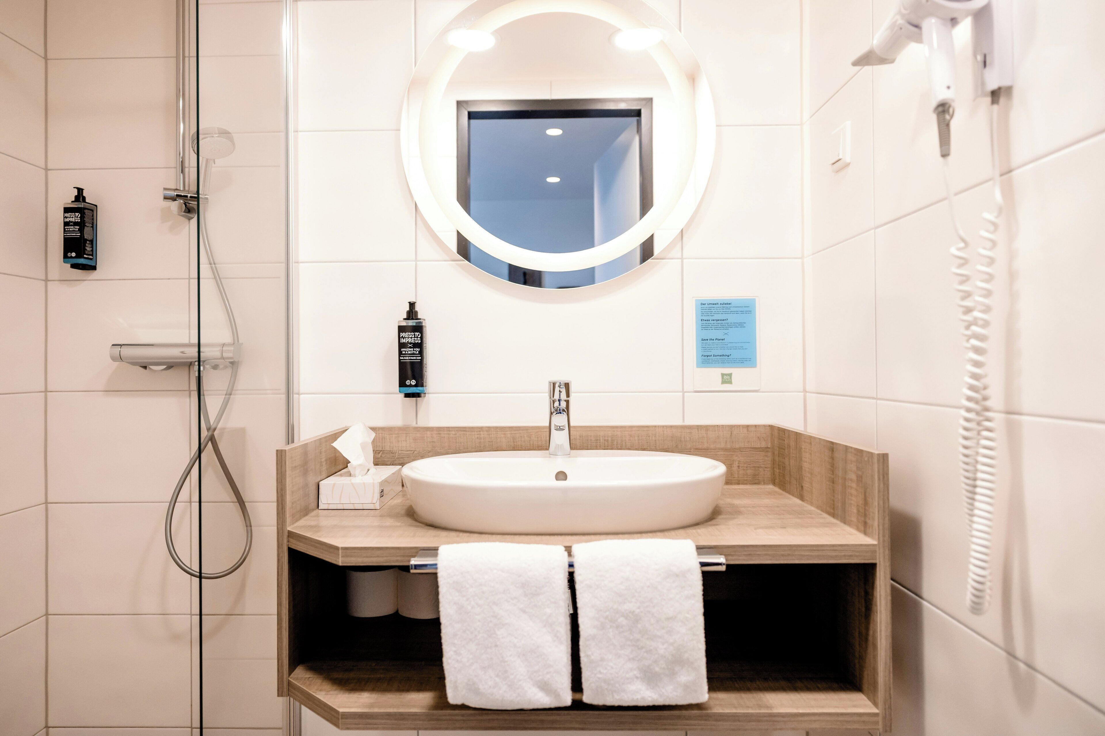 Ducha, artículos de tocador ecológicos, toallas, jabón