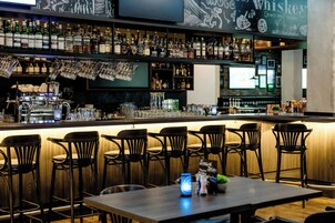 Bar (en el alojamiento)