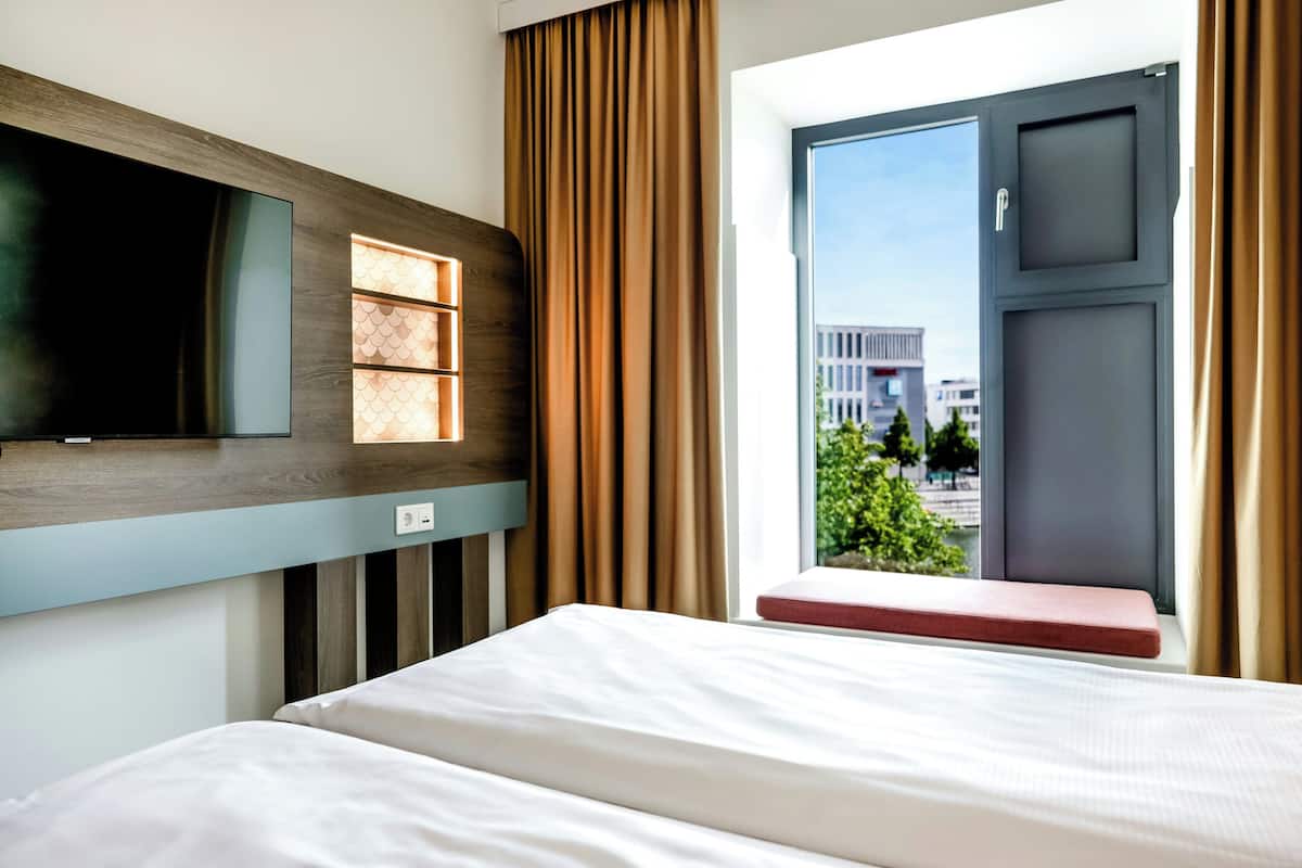 Standard Room, 1 Double Bed | Hypo-allergenic bedding available, blackout drapes, bed sheets