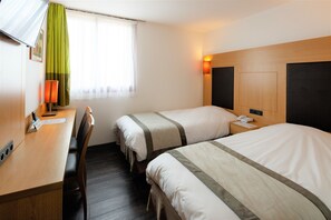 Desk, laptop workspace, blackout curtains, soundproofing - LOGIS HOTEL RESTAURANT SOLENCA (Nogaro)