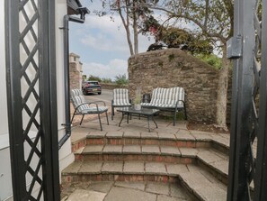 Cottage | Balcony - Nookie Cottage (Dartmouth)