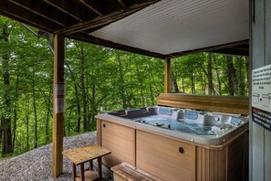 Bañera de hidromasaje al aire libre