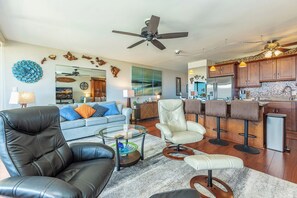 Smart TV - Beachfront 1BR ocean view condo with pool and hot tub summer deals (Kihei)