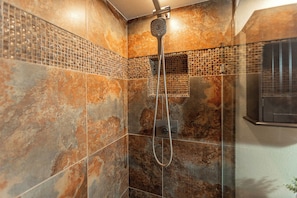 Hair dryer, towels - Beachfront 1BR ocean view condo with pool and hot tub summer deals (Kihei)
