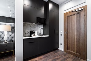 Studio Junior, 1 chambre, non-fumeurs, coin cuisine | Cuisine privée | Mini réfrigérateur, serviettes en papier