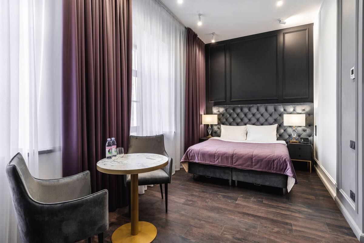 1 bedroom, premium bedding, minibar, in-room safe