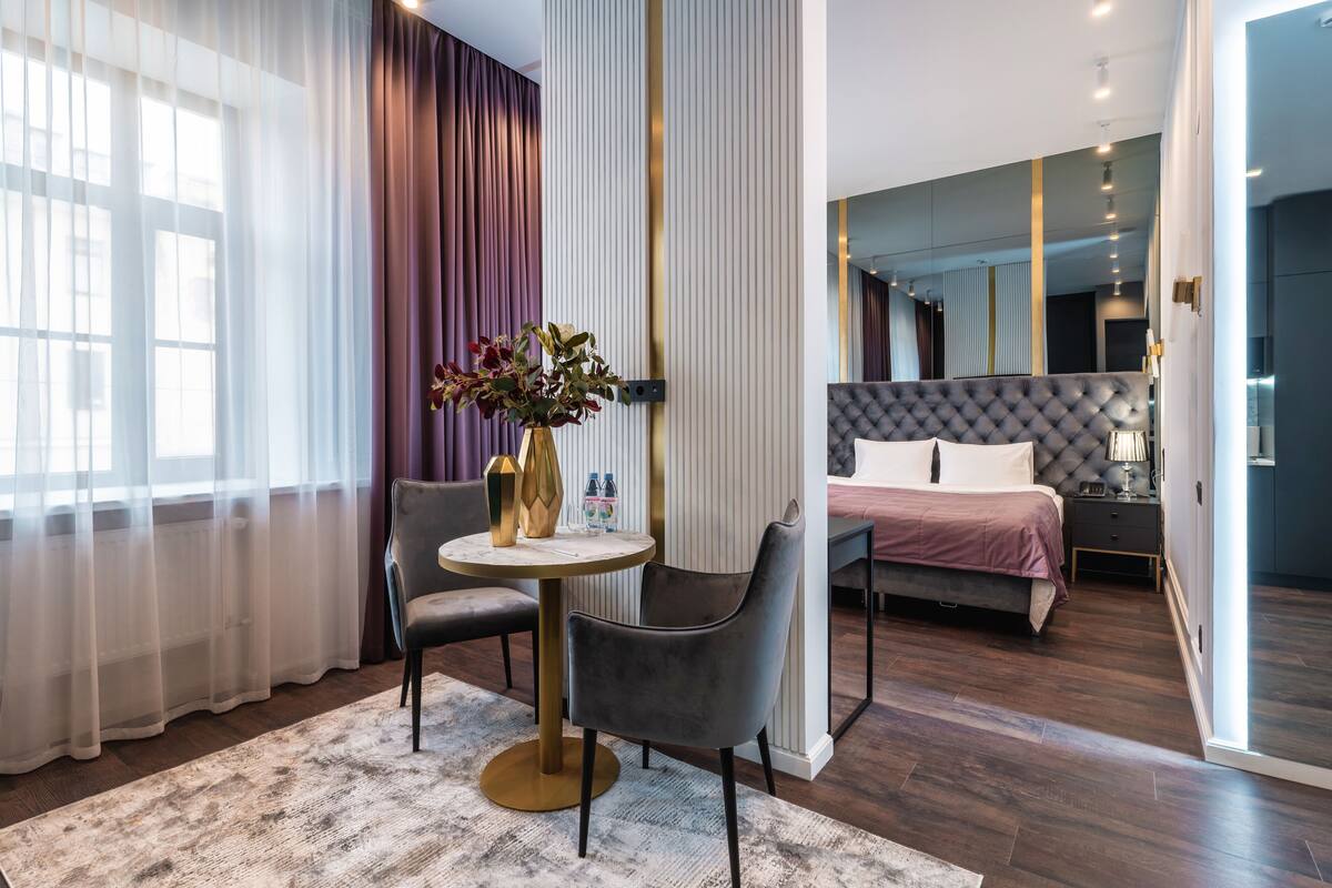 1 bedroom, premium bedding, minibar, in-room safe