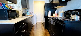 [SU 922-1] Graciela's Campus-close 2 bedroom luxury