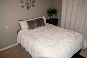 4 bedrooms, iron/ironing board, free WiFi, bed sheets - Private Home right off 430 (North Little Rock)