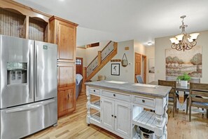 Interior - Respite Ridge - Game Room-Fireplace-Stunning View (Young Harris)