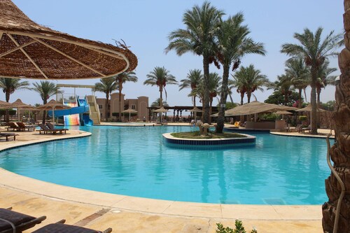One-Bedroom Apartment with a Garden in Sahl Hasheesh