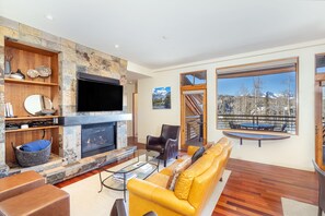 Smart-TV, Kamin, DVD-Player, Musikbibliothek