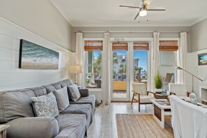 Studio | Living area