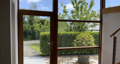 Gorgeous 5* barn set in tranquil gardens and just a short drive from the coast