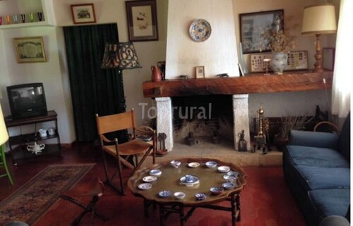 Derroñadas . Casa con Enorme Jardín y Tenis