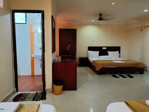 Royal Room, 1 Queen Bed - Hotel Geetha International (Thoothukudi)