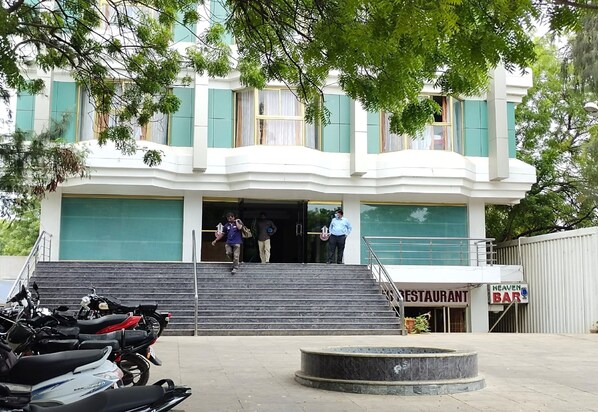 Front of property - Hotel Geetha International (Thoothukudi)