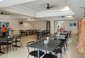 Restaurant - Hotel Geetha International (Thoothukudi)