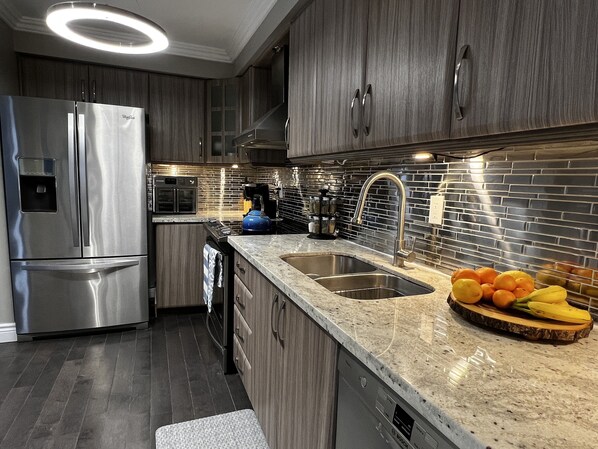 Fridge, microwave, oven, stovetop - Chic, Clean, Stylish Home You'll Love (Markham)