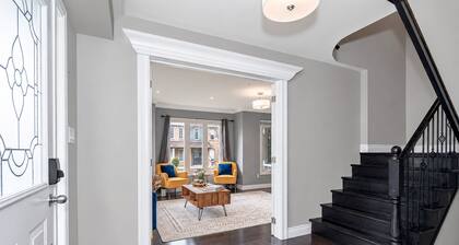 Chic Spacious 3BR Renovated House Central Markham