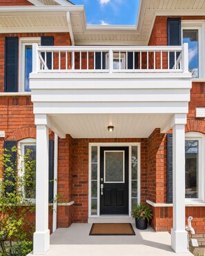 Exterior detail - Chic Spacious 3BR Renovated House Central Markham (Markham)