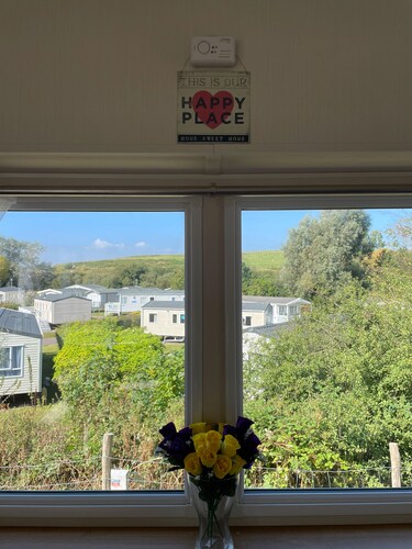 Caravan - Sleeps 6 & Parking